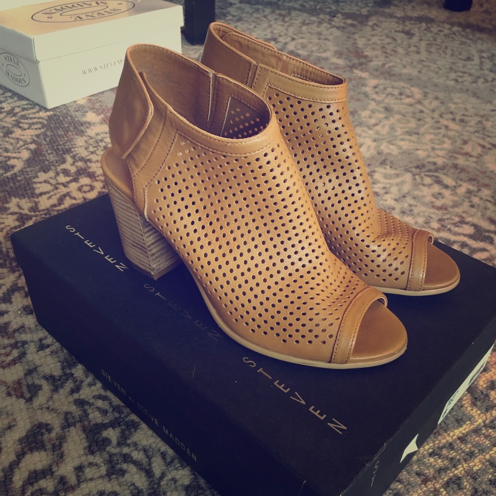 Steve Madden Tan Booties Size 8